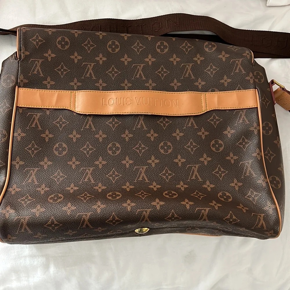 Used - Picture 2 of 4